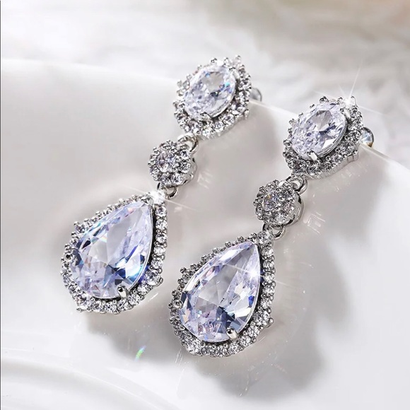Engagement Bridal Earrings - Picture 2 of 5